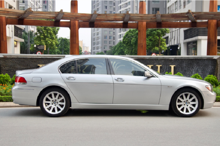 Xe sang BMW 750Li chay 14 nam ban gan 700 trieu o Binh Duong-Hinh-9