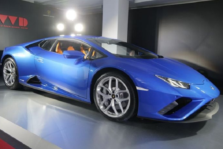 Lamborghini Huracan EVO RWD tai Hong Kong re hon Thai 3 ty dong