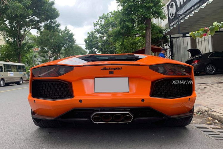 Sieu xe Lamborghini Aventador mau cam noi bat tai Sai Gon-Hinh-3