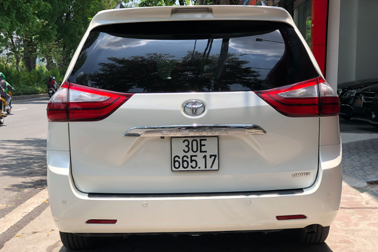 Toyota Sienna cu gan 3 ty o Ha Noi, dat hon Mercedes V-Class moi-Hinh-9