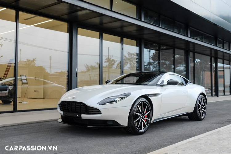 Aston Martin DB11 mau doc, hon 15 ty tai Viet Nam