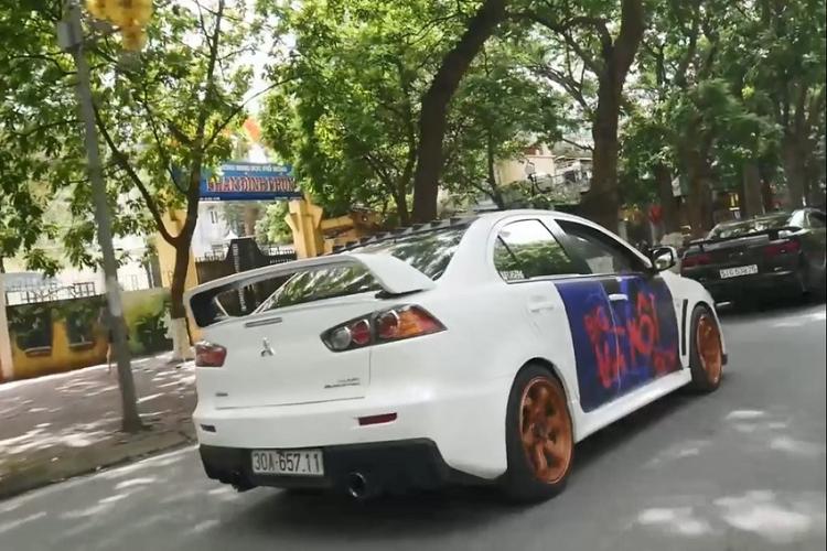 Soi dan xe “khung” xuat hien trong cac MV cua rapper Binz-Hinh-11