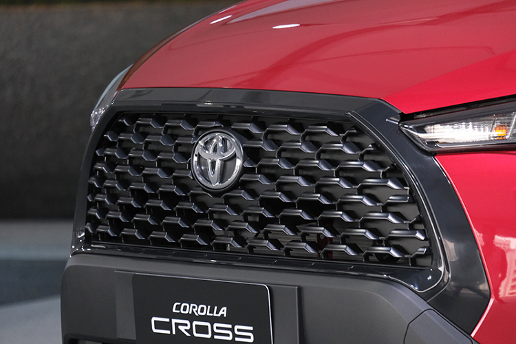 Toyota Corolla Cross 1.8 may xang trang bi co ngheo nan?-Hinh-9