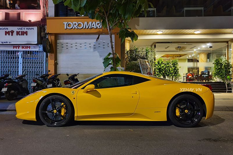 Sieu xe Ferrari 458 Italia hon 5 ty, mau doc tai Sai Gon-Hinh-4