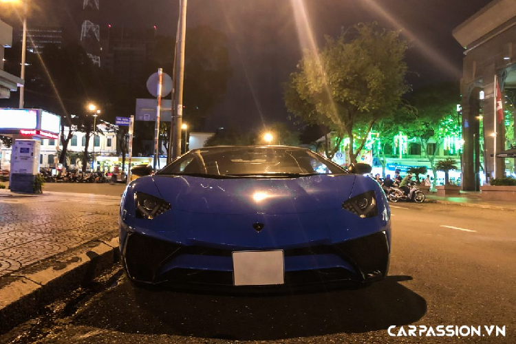 Lamborghini Aventador SV Roadster gan 40 ty dao pho dem Sai Gon-Hinh-2