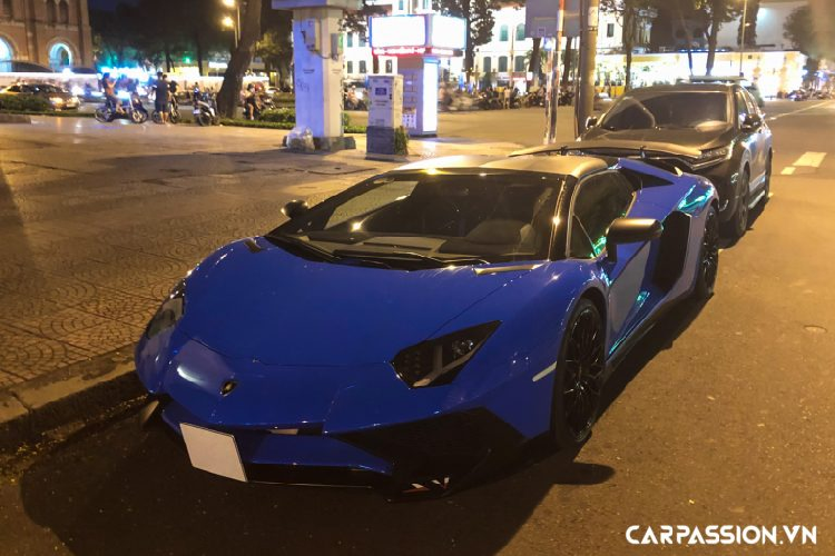 Lamborghini Aventador SV Roadster gan 40 ty dao pho dem Sai Gon