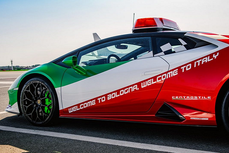 Sieu xe Lamborghini Huracan EVO dan duong tai san bay Bologna-Hinh-4