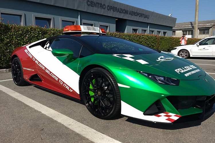 Sieu xe Lamborghini Huracan EVO dan duong tai san bay Bologna-Hinh-6