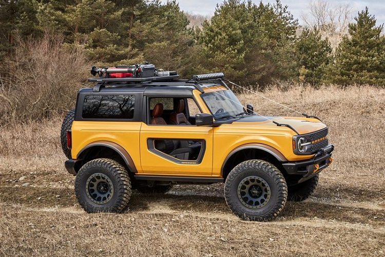 Ford Bronco 2021 có xứng đáng là đối thủ của Jeep Wrangler