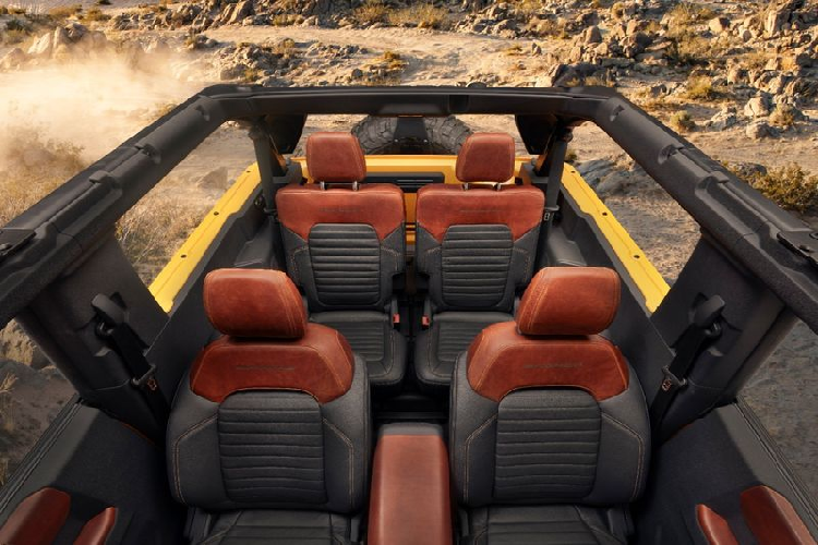 Ford Bronco 2021 co xung dang la doi thu cua Jeep Wrangler?-Hinh-9