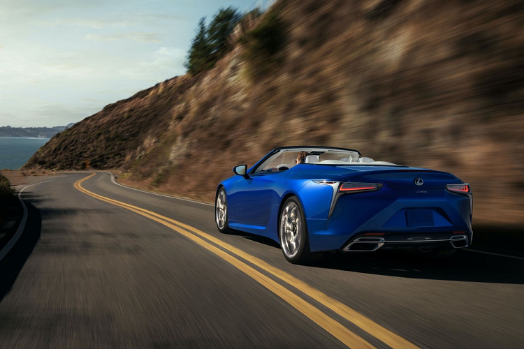 Lexus LC 500 Convertible 2021 se ban ra tu hon 2,3 ty dong-Hinh-3