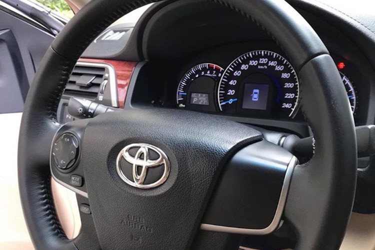 Toyota Camry dung 7 nam, hon 600 trieu dong o Ha Noi-Hinh-4