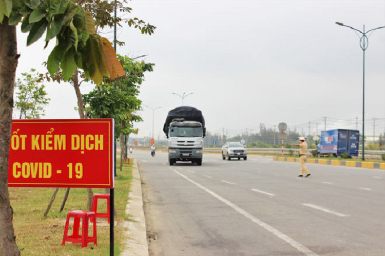 Cap bach chong dich, Quang Nam khuyen cao nguoi dan khong ra khoi nha