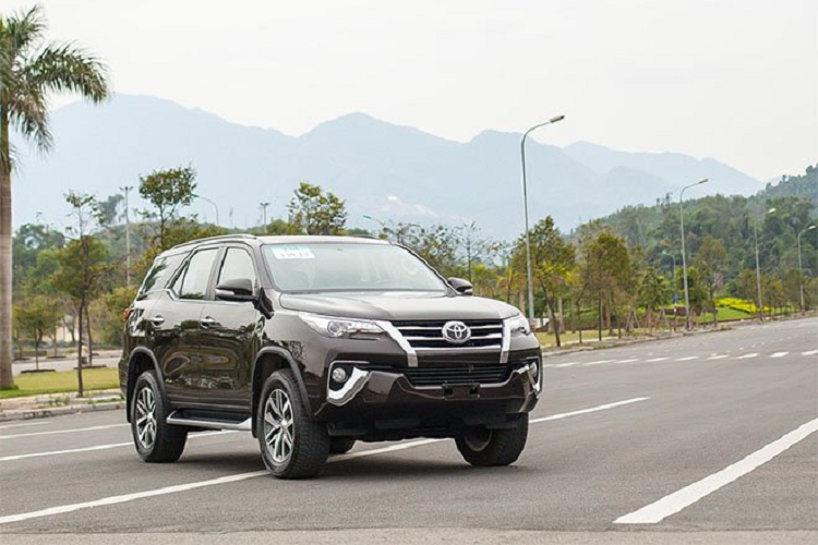 Toyota Fortuner giam 130 trieu tai Viet Nam, 