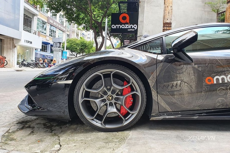 Sieu xe Lamborghini Huracan khoac ao 