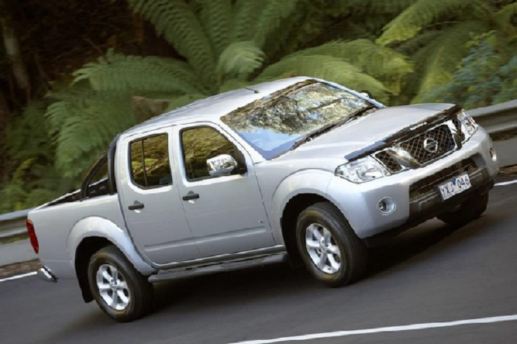 Trieu hoi gan 2.500 xe Nissan Navara tai Viet Nam loi tui khi