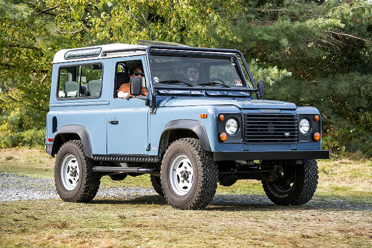 Land Rover ngam ngui de doi thu “nhai” huyen thoai Defender-Hinh-2