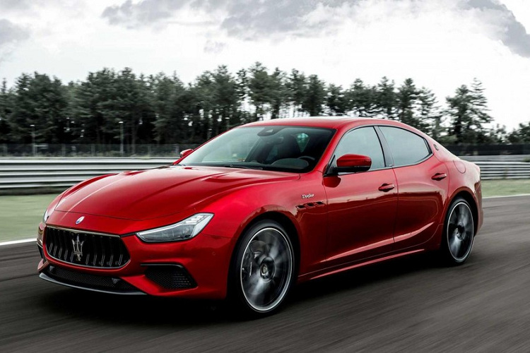 Maserati Ghibli va Quattroporte Trofeo so huu dong co Ferrari