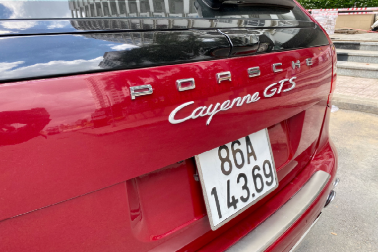 Porsche Cayenne chi 932 trieu tai Viet Nam, re nhung kho 