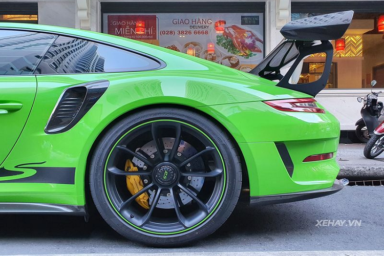 Porsche 911 GT3 RS so huu mau son gan 250 trieu o Sai Gon-Hinh-5