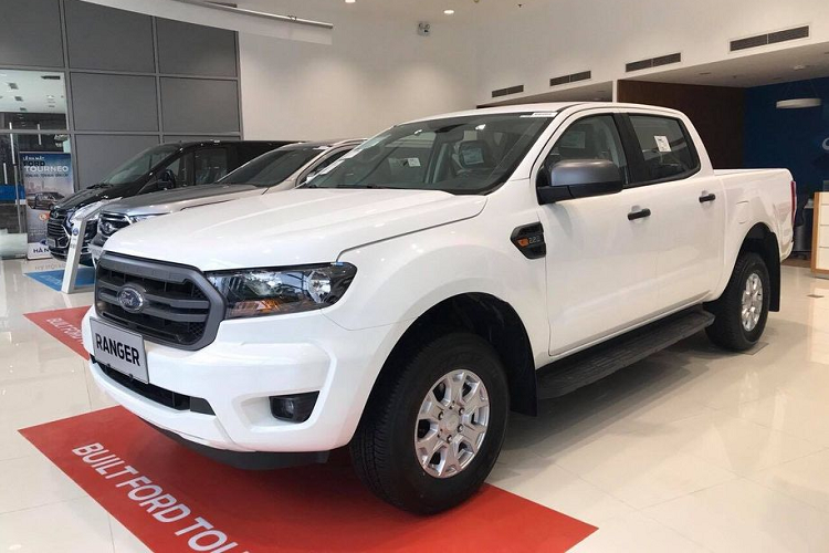 Ford Ranger bat ngo “xa kho”, giam gia manh tai Viet Nam