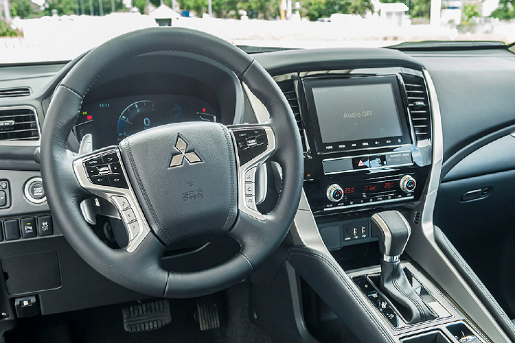 Mitsubishi Pajero Sport 2020 co gi de 