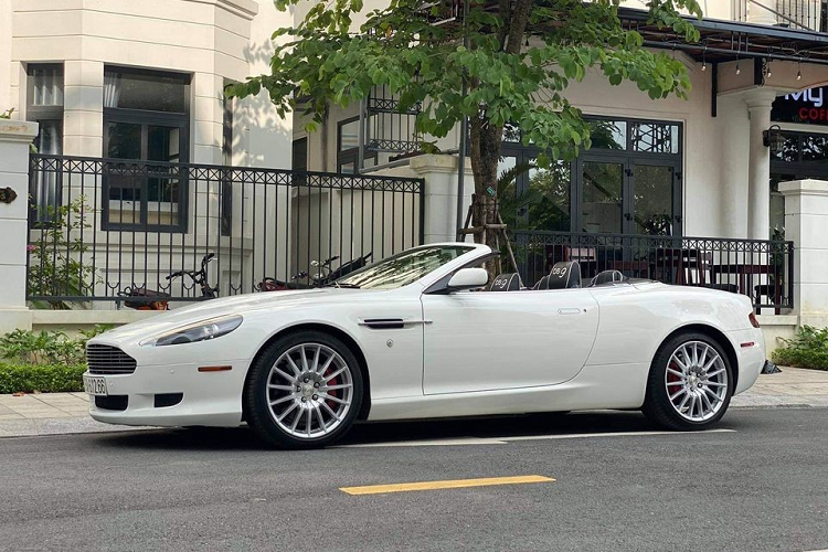 Aston Martin DB9 cua dai gia Trung Nguyen, 