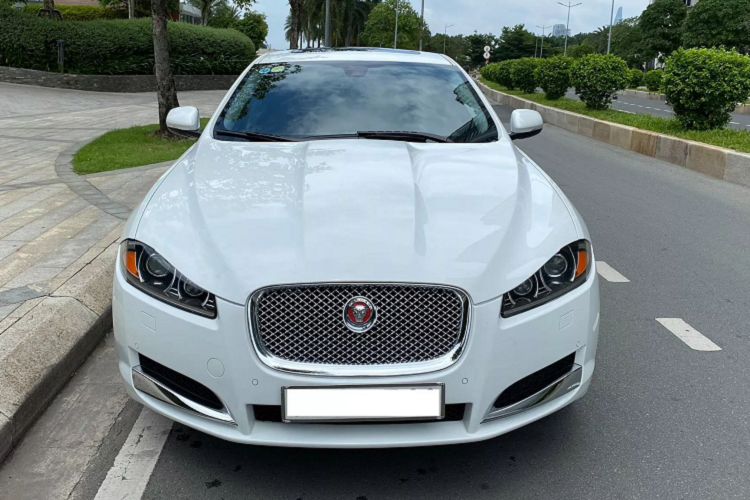 Jaguar XF sau 5 nam su dung, chi 1,3 ty o Viet Nam-Hinh-9