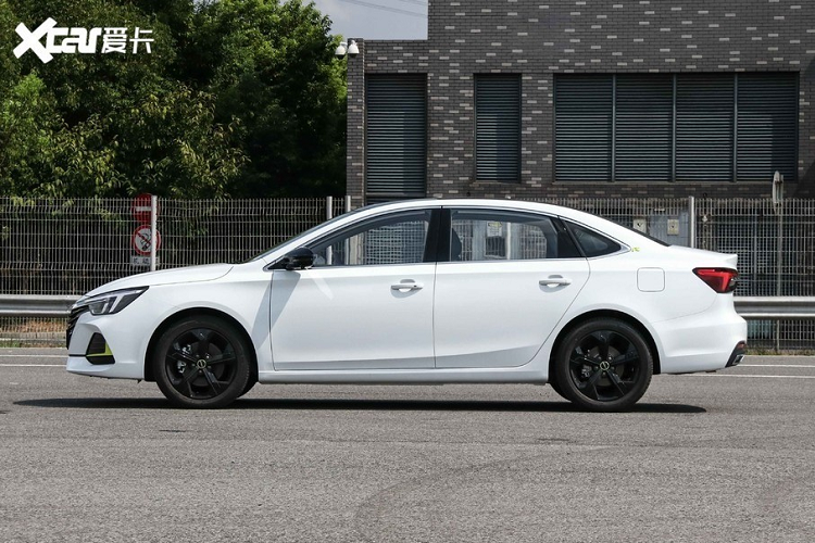 Roewe i6 Max - sedan 