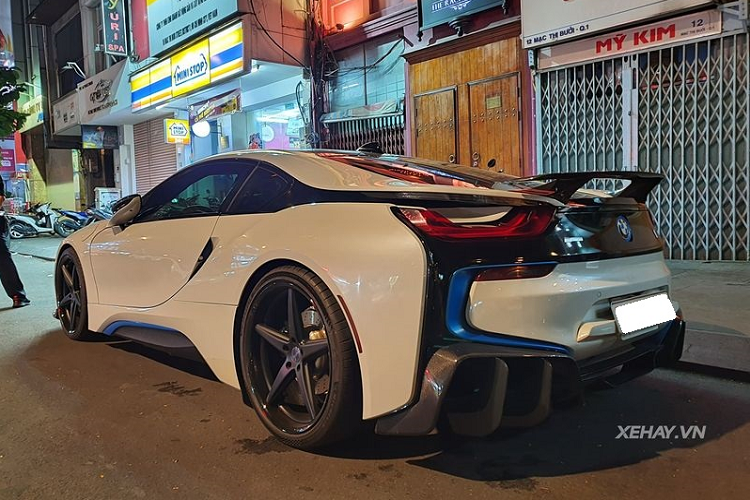 Dan choi Sai Gon chi hang tram trieu do sieu xe BMW i8-Hinh-2