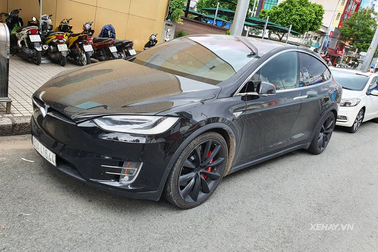 Cham mat Tesla Model X dau tien, hon 11 ty tai Sai Gon-Hinh-2