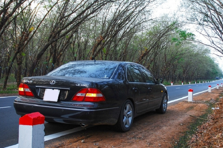 Co nen mua xe sang Lexus LS430 chay 14 nam, hon 600 trieu dong?-Hinh-6