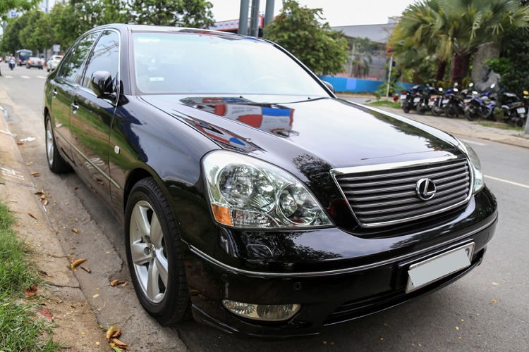 Co nen mua xe sang Lexus LS430 chay 14 nam, hon 600 trieu dong?