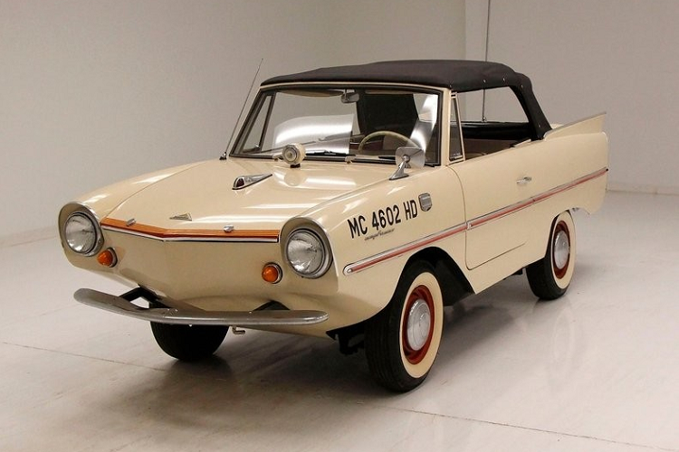 “Xe loi nuoc” Amphicar 770 1964 moi cung chi 700 trieu dong