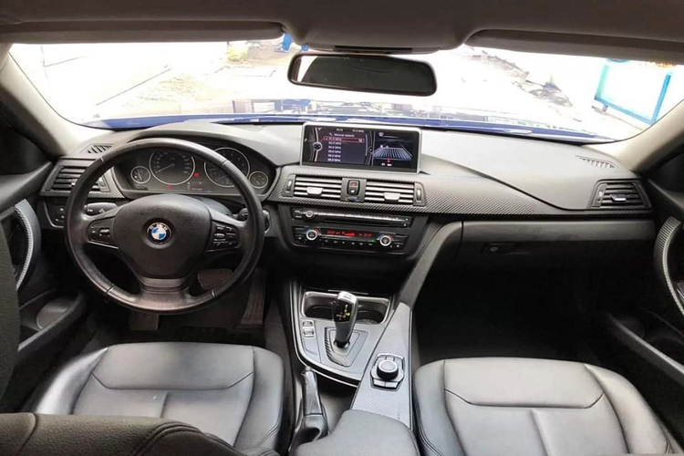 BMW 320i 2012 ban re ngang Hyundai Elantra co nen so huu?-Hinh-5