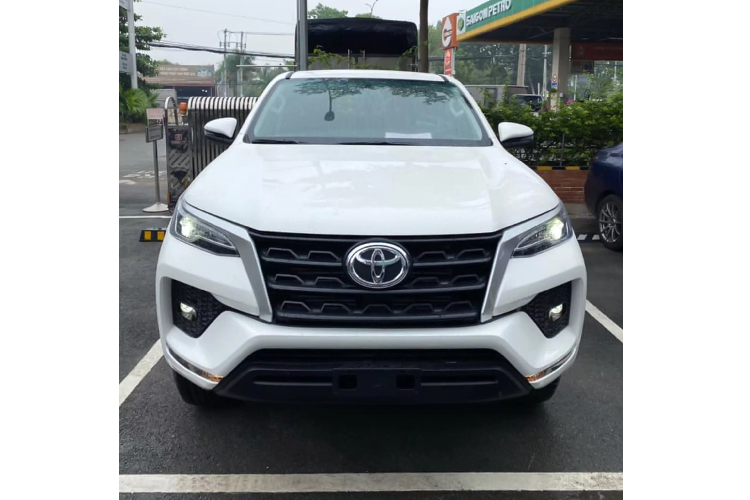 Can canh Toyota Fortuner 2021 