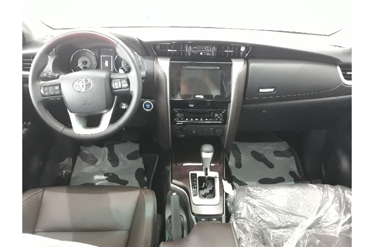 Toyota Fortuner ban full 2.8L 4x4 cu giam hon 230 trieu dong-Hinh-5