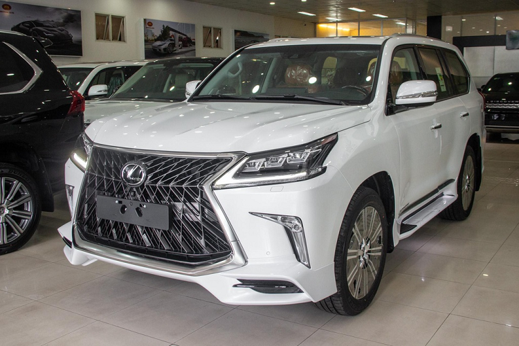 Diem mat doi thu cua Lexus LX570 tien ty tai Viet Nam