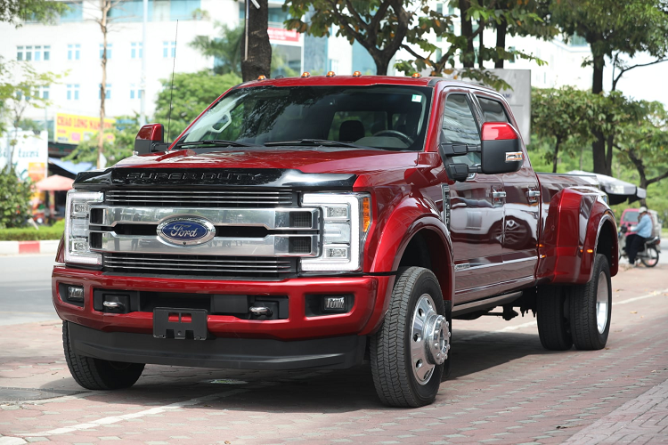 Can canh Ford F-450 Super Duty hon 6 ty dong tai Viet Nam