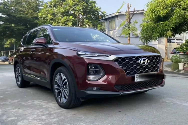 Hyundai SantaFe moi chay 2.000 km ban 1,2 ty o Sai Gon