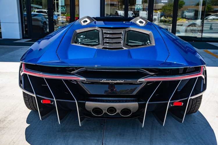 Lamborghini Centenario mui tran cu, thet gia 2,6 trieu USD-Hinh-5