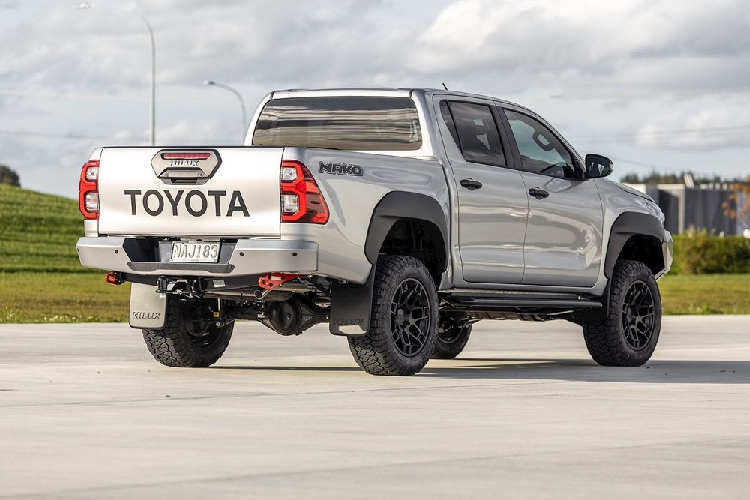 Toyota Hilux Mako tu 1,2 ty dong, co Ford Raptor de chung?-Hinh-2