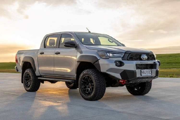 Toyota Hilux Mako tu 1,2 ty dong, co Ford Raptor de chung?