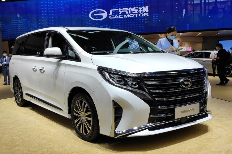 Trumpchi M8 Master cua Trung Quoc voi luoi tan nhiet “sieu to