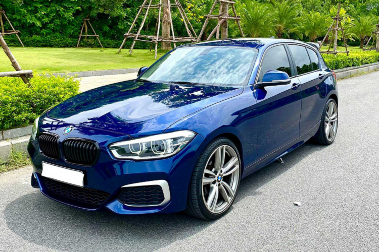 BMW 118i doi 2015 hon 800 trieu, ngang Mazda3 o Viet Nam