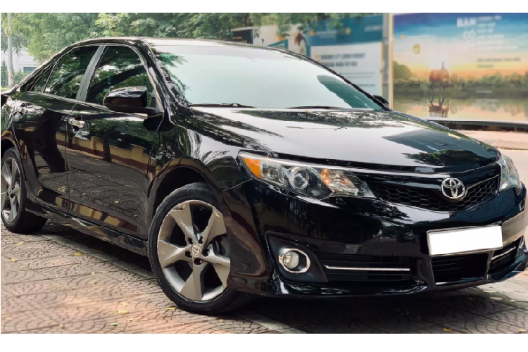 Toyota Camry SE nhap My chay 8 nam, hon 800 trieu o Hai Phong