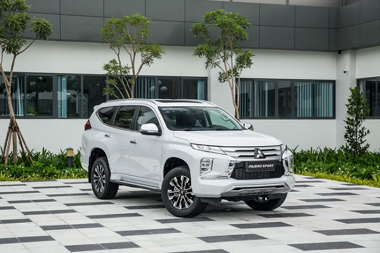 Mua Mitsubishi Pajero Sport 2020 hay Toyota Fortuner moi hon 1 ty?-Hinh-2