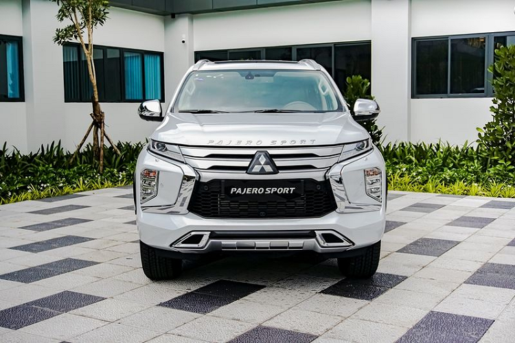 Mua Mitsubishi Pajero Sport 2020 hay Toyota Fortuner moi hon 1 ty?-Hinh-6