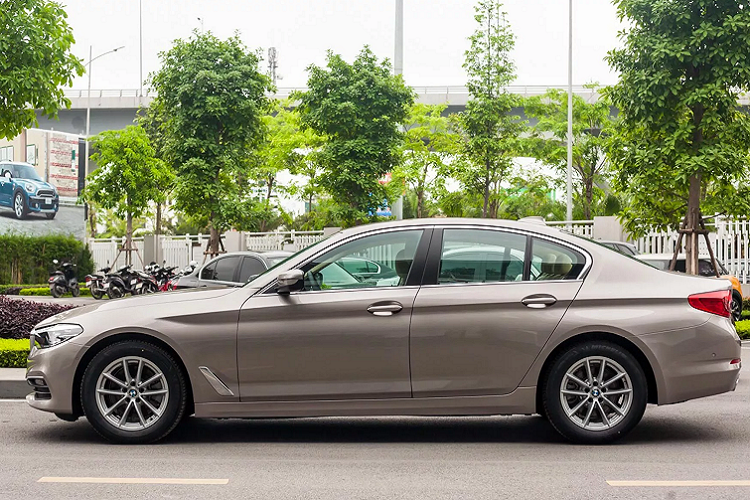 BMW 520i tai Viet Nam giam 200 trieu dong, chi con 1,8 ty-Hinh-3