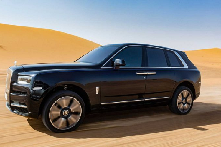 Rolls-Royce Cullinan chung minh xe sieu sang khong he 